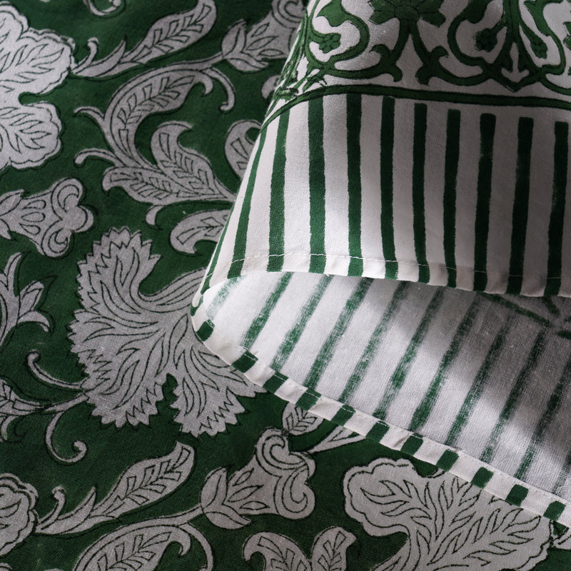 Pantone Artichoke green Round Tablecloth