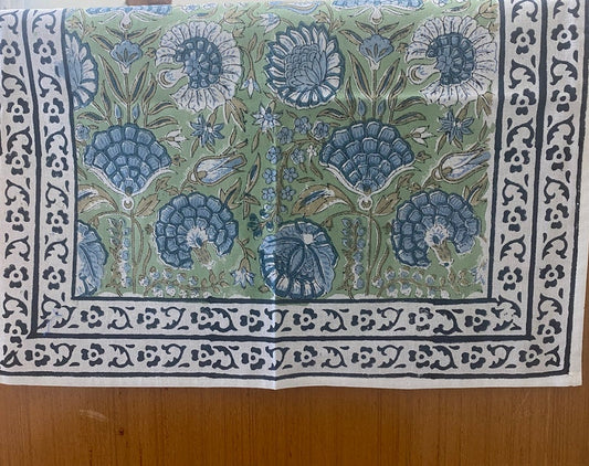 Asparagus Green Gad Table Runner