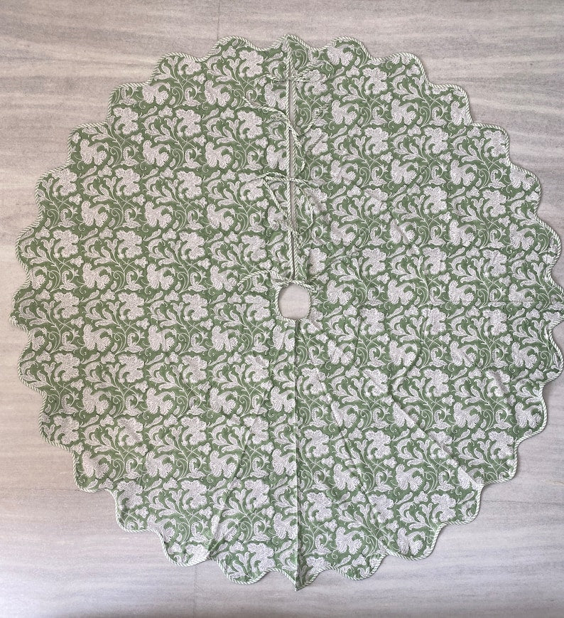 FABRICSG Indian Floral Hand Block Printed Piping Scallops Cotton Cloth Christmas Tree Skirt, Farmhouse Outdoor Home House Christmas Decor Unique