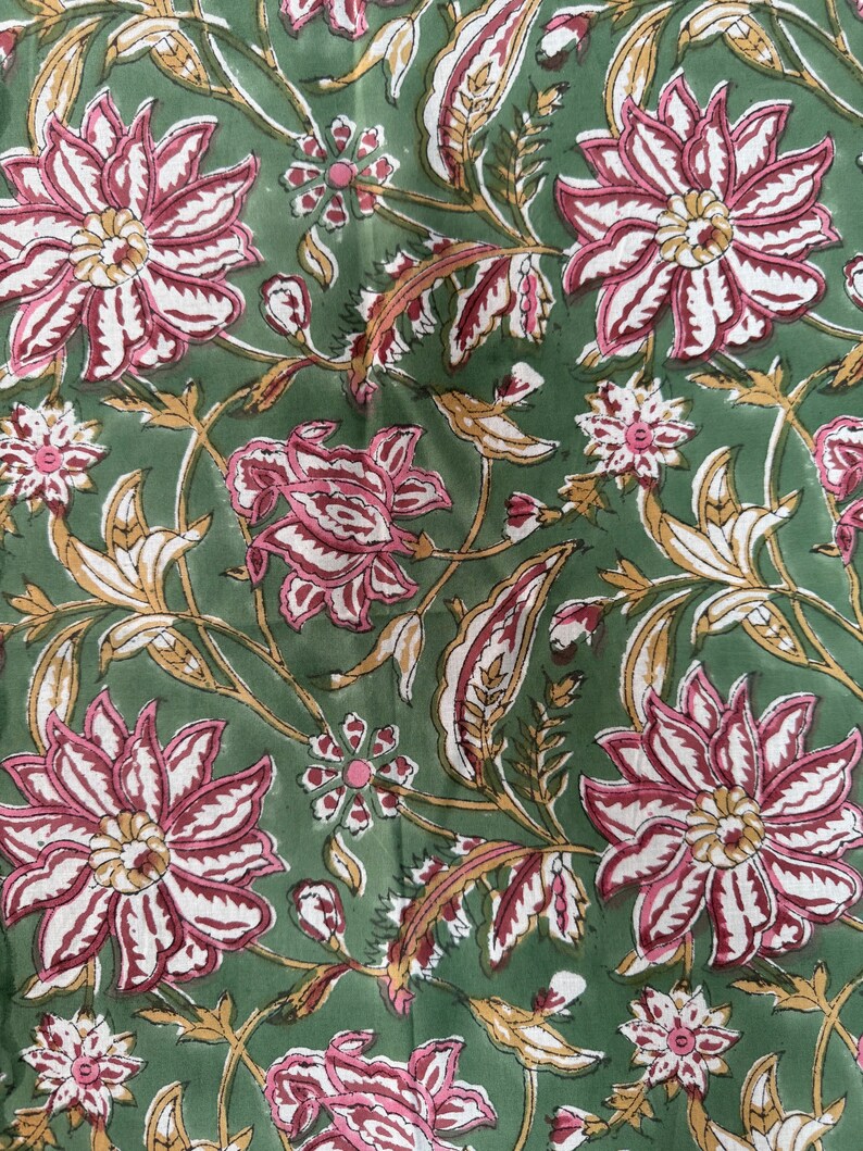 Viridian Green Scallop Embroidery Napkins