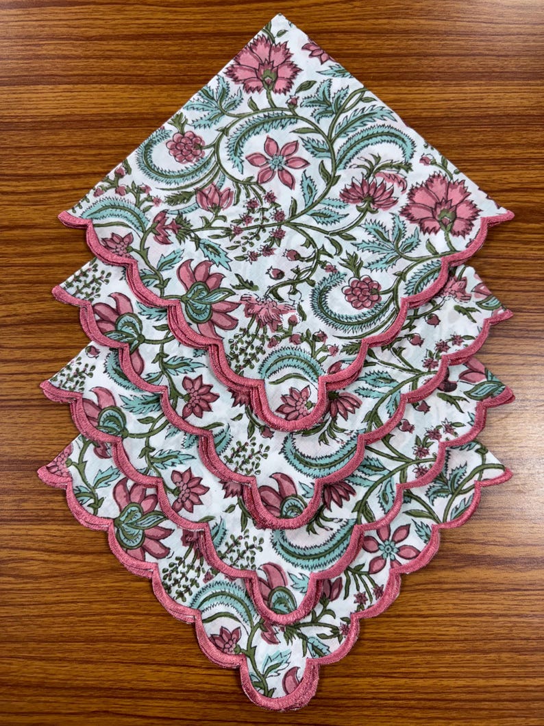 Tulip Pink and Mint Green Scallop Scallop Embroidery Napkins