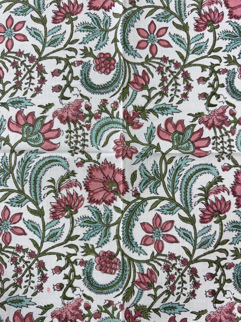 Tulip Pink and Mint Green Scallop Scallop Embroidery Napkins