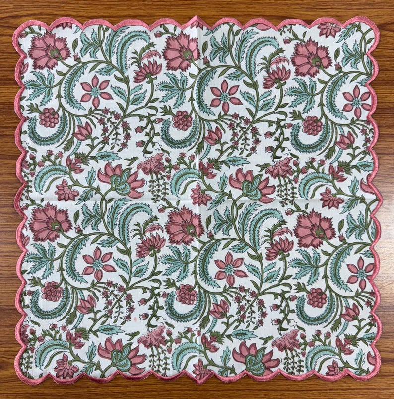 Tulip Pink and Mint Green Scallop Scallop Embroidery Napkins