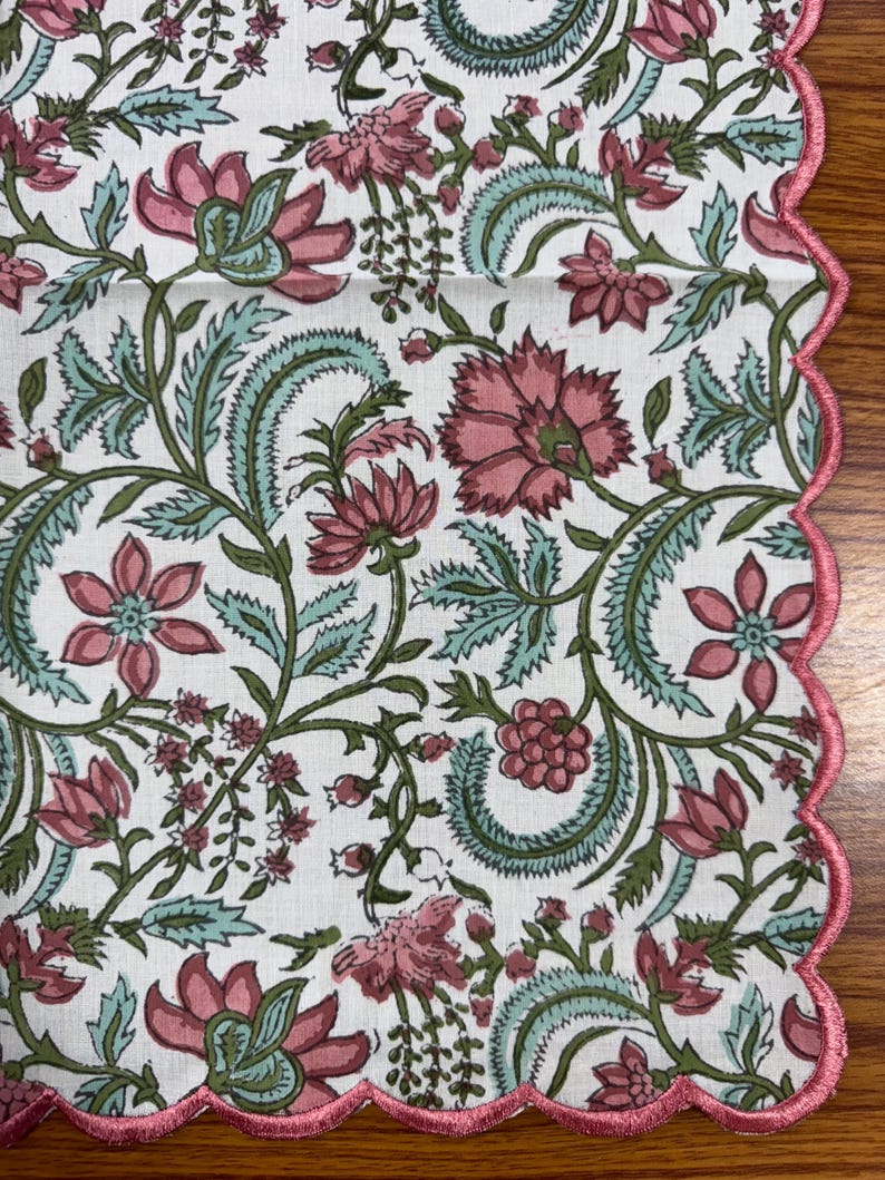 Tulip Pink and Mint Green Scallop Scallop Embroidery Napkins
