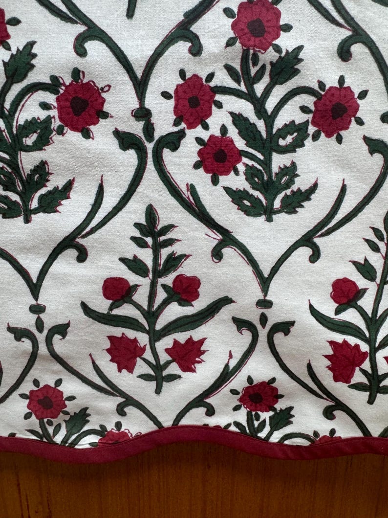 Ruby Red and Emerald Green Scallop Piping Table Runner
