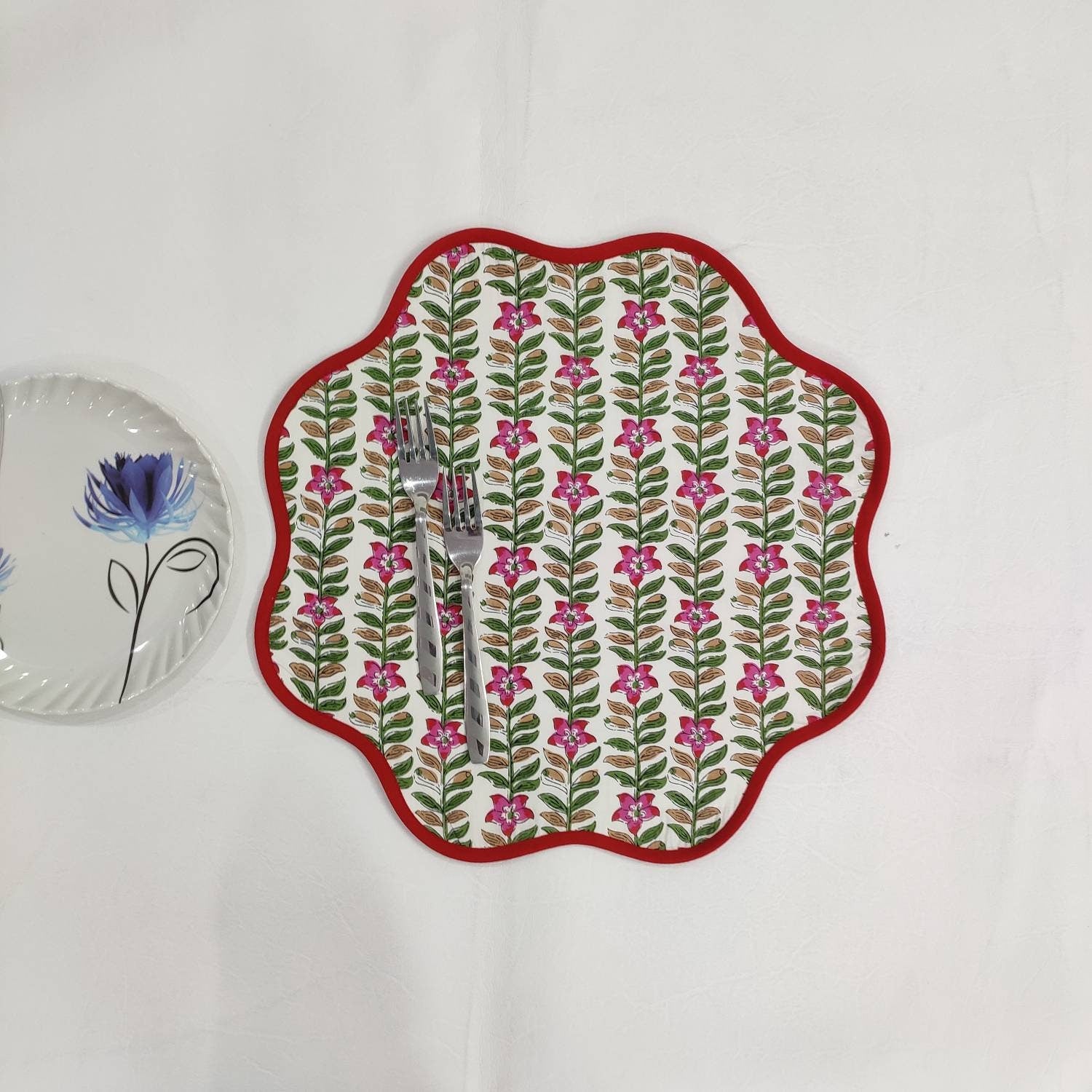 Christmas Red pink Green Flower Placemat, 'Block Print' fabric table mat easy care,machine washable rustic kitchen decor dining mat set of 2