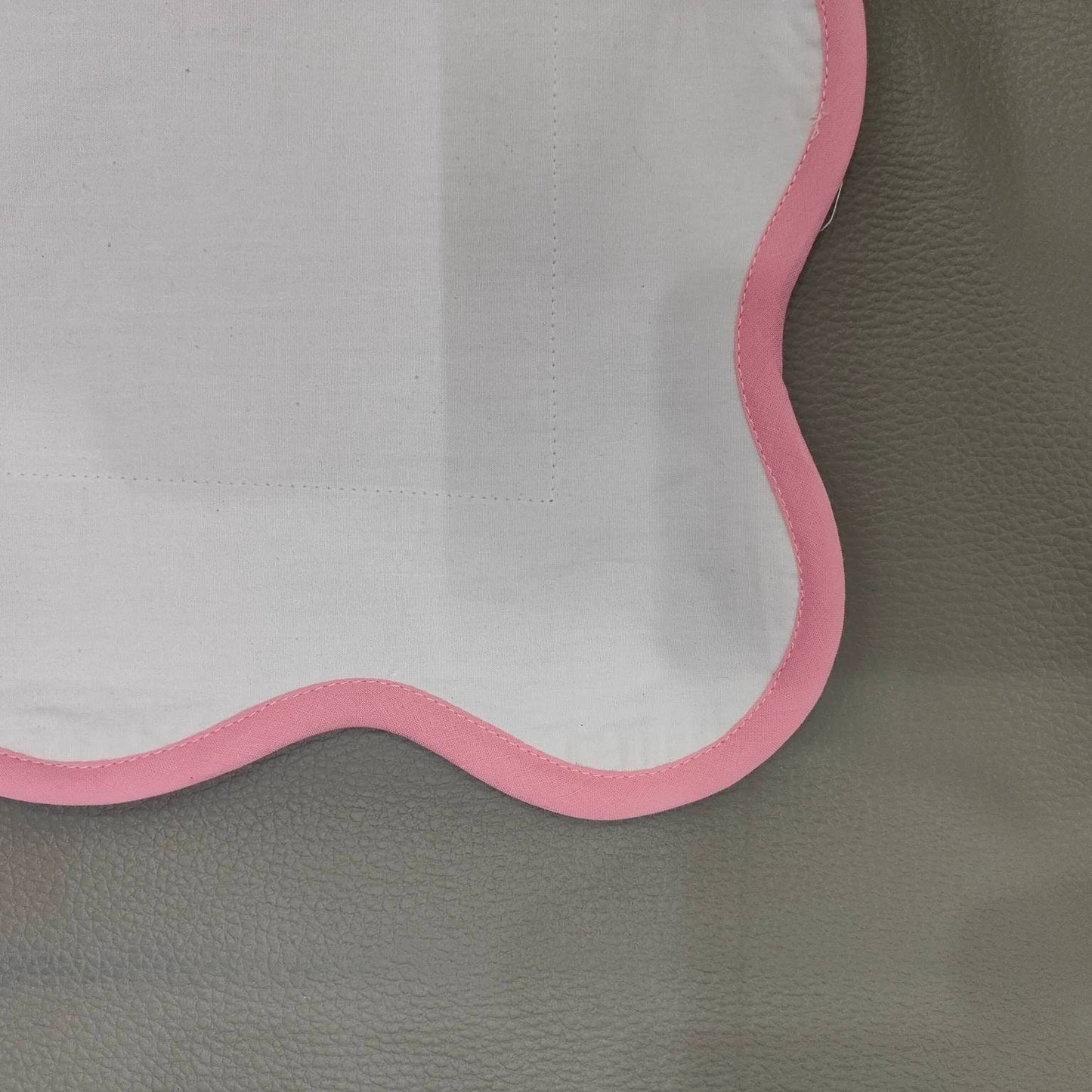 400 Thread Count White Cotton Percale Scalloped Piping Hotel Stitch Pillowcase/Pillow Sham with Scalloped Piping