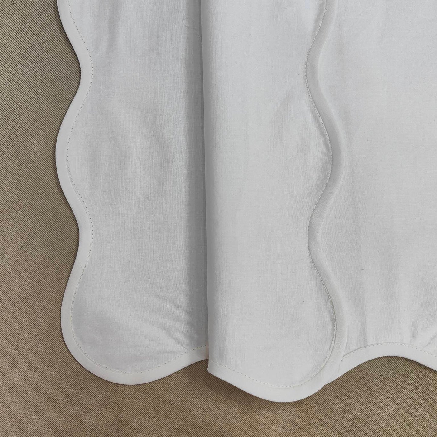 400 Thread Count White Cotton Percale Scalloped Piping Hotel Stitch Pillowcase/Pillow Sham with Scalloped Piping
