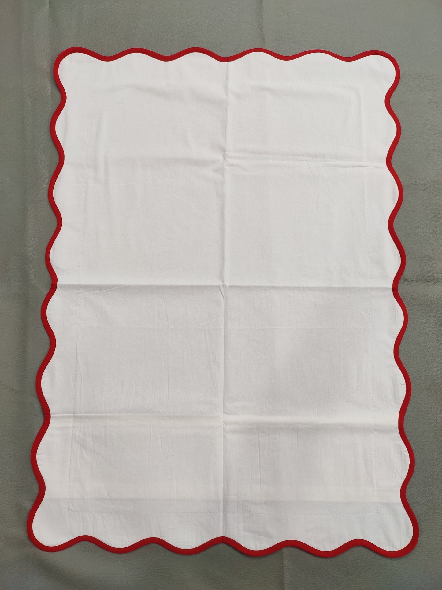 400 Thread Count White Cotton Percale Scalloped Piping Hotel Stitch Pillowcase/Pillow Sham with Scalloped Piping